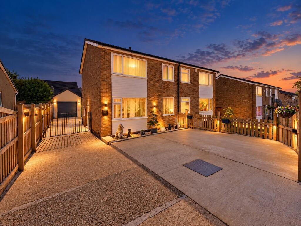 3-bed semi-detached on Ashlar Grove, Bradford, £355,000