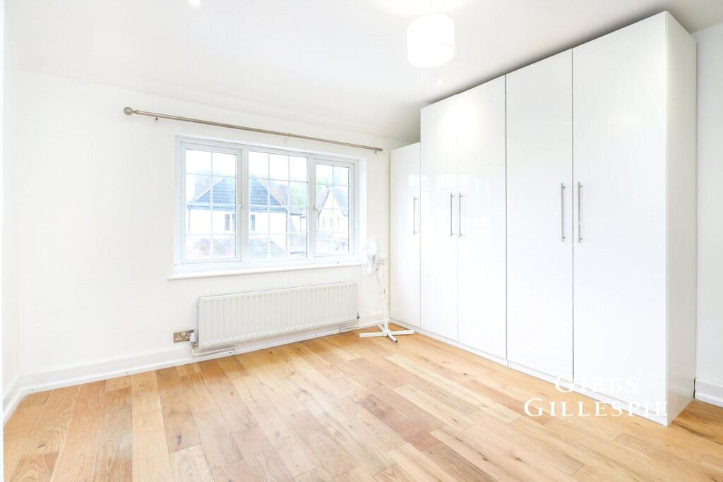 House in Slough, Chalfont St Peter - More