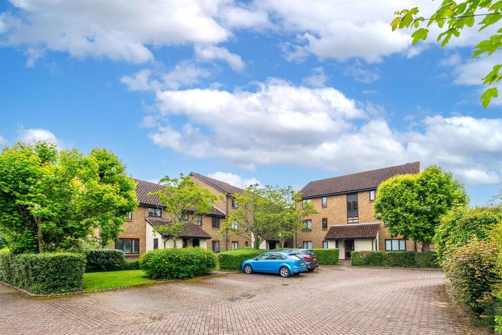 Main image of property: Horley, RH6 