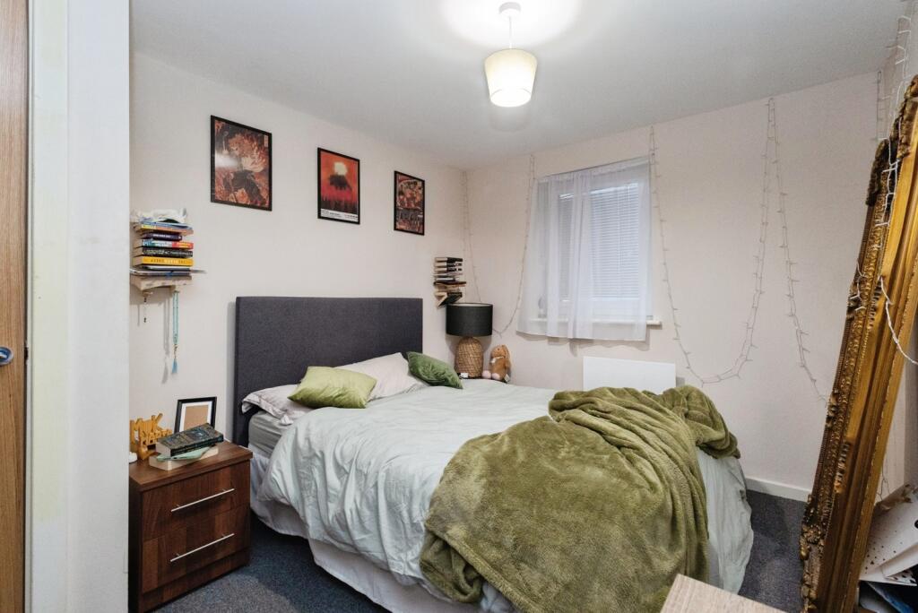 Apartment in Manchester, First Street, Hulme - More