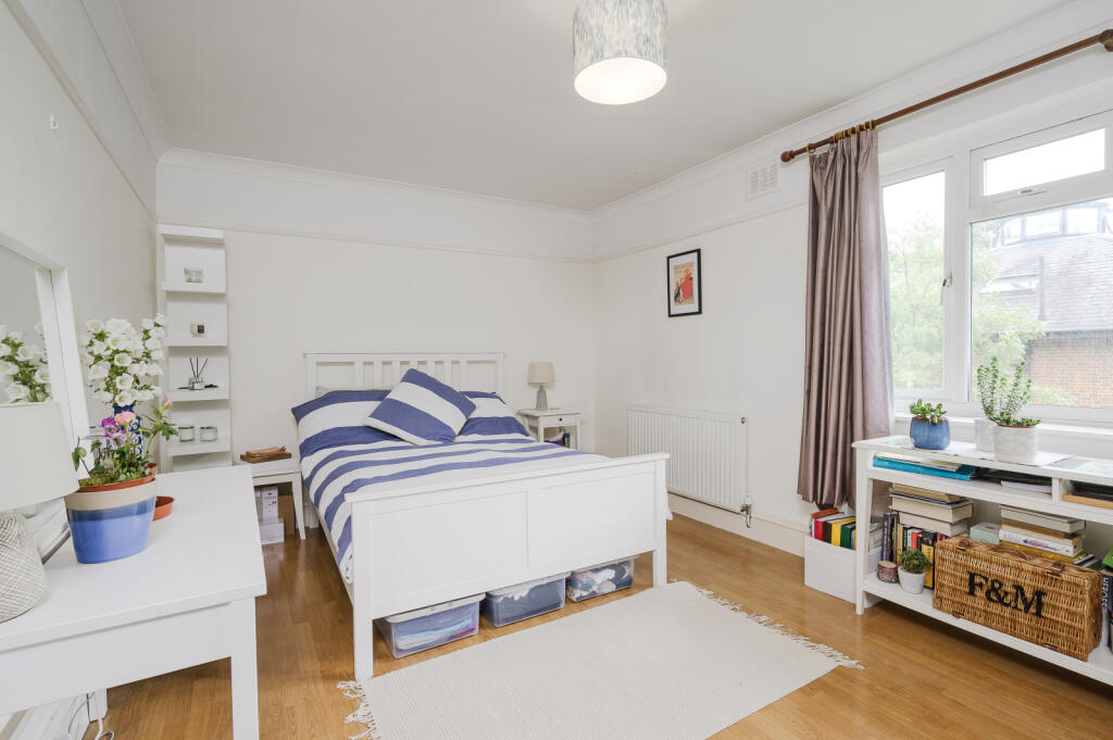 Sycamore Road, London, SW19 photo 3