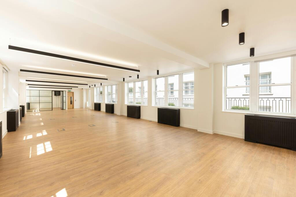 Bright floorplates