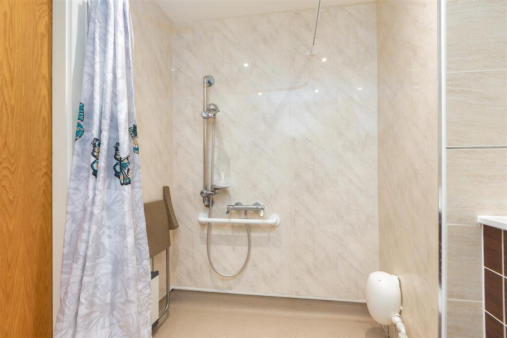 Apartment in Lancaster - More