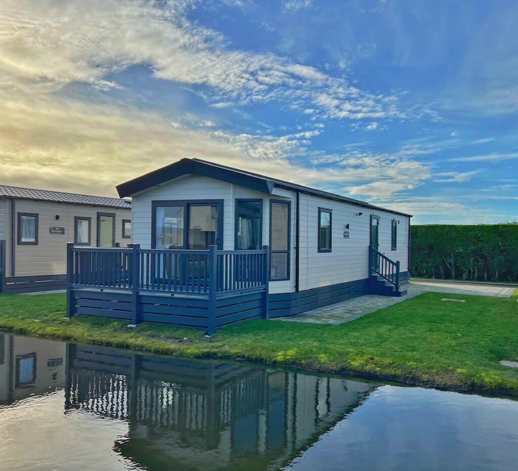 2-bed caravan on Bank Lane, Warton, Preston, Lancashire, PR4, £99,995