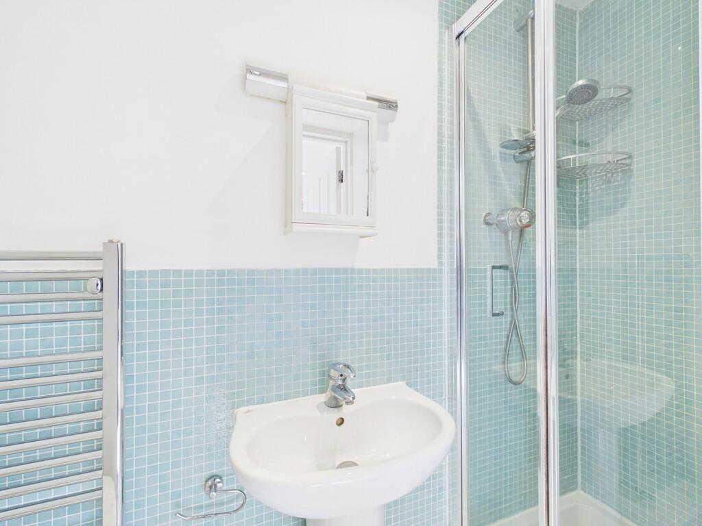 Apartment in Gloucester - More