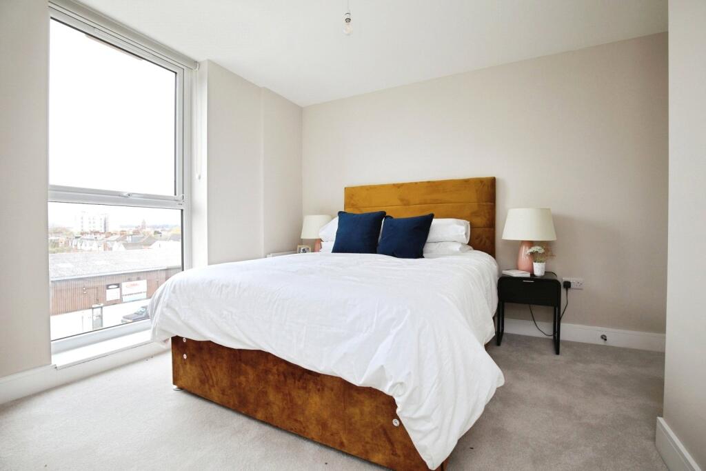 Apartment in Newbury, West Berkshire - View 4
