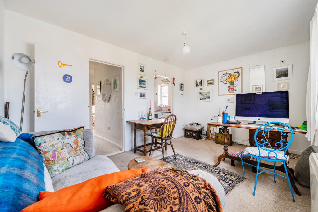Apartment in Truro - More