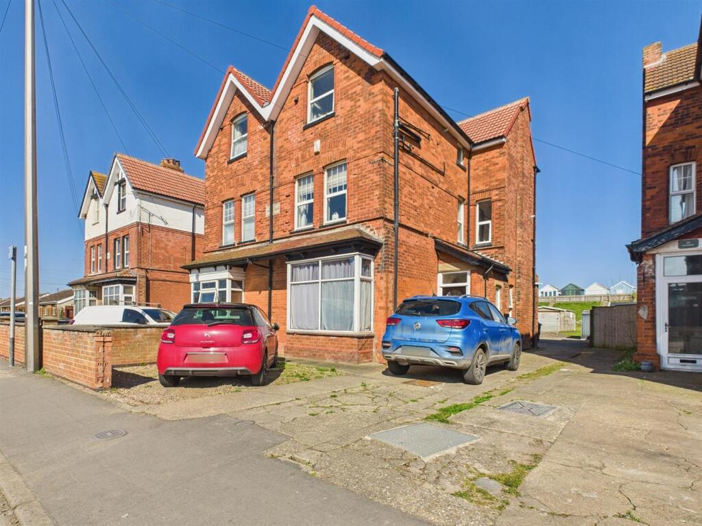 5-bed semi-detached on Trusthorpe Road, Sutton-On-Sea, Mablethorpe, £295,000