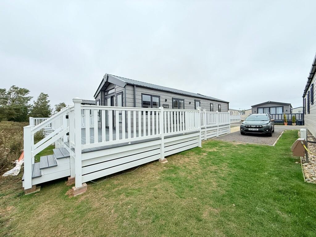 2-bed caravan on Westwood, Warners Lane, PO20 9EL, £179,995