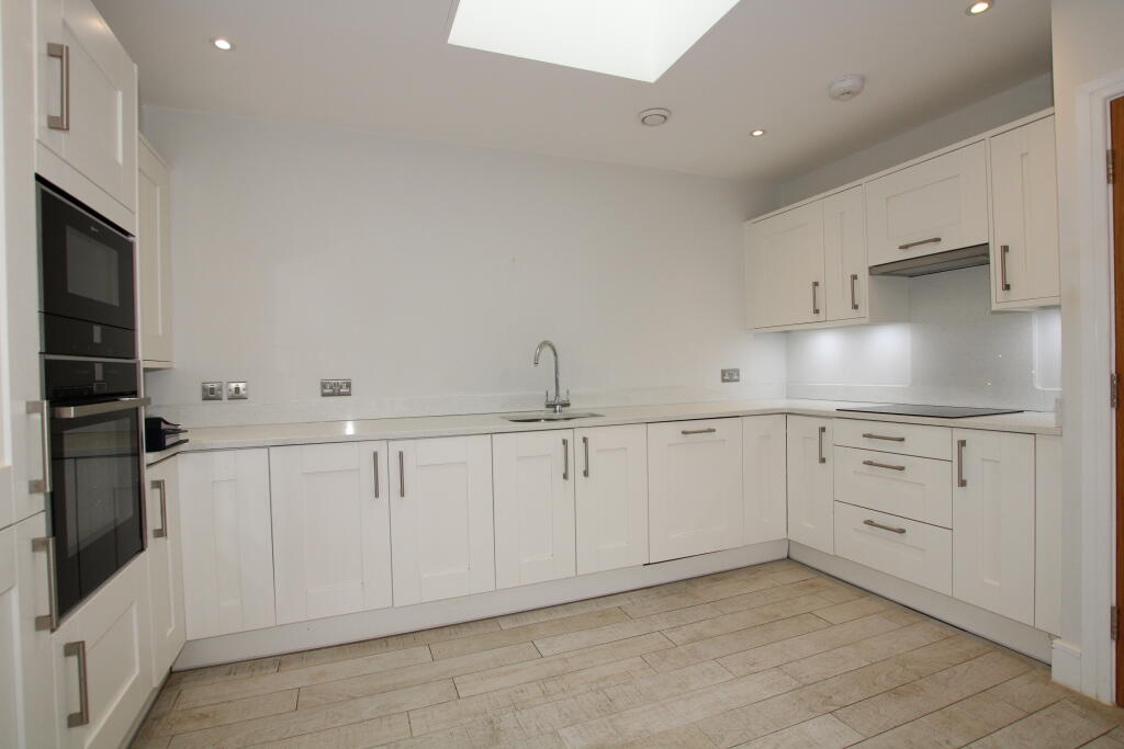 Headley Road, Hindhead, Surrey, GU26 photo 2