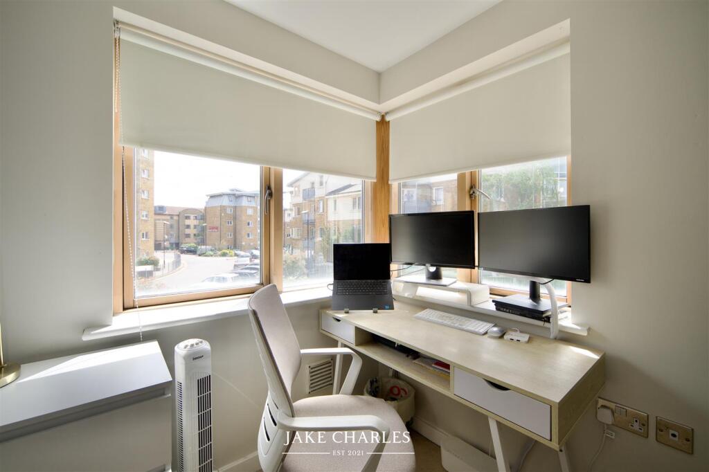 Apartment in London, Old Ford, Bow - View 4