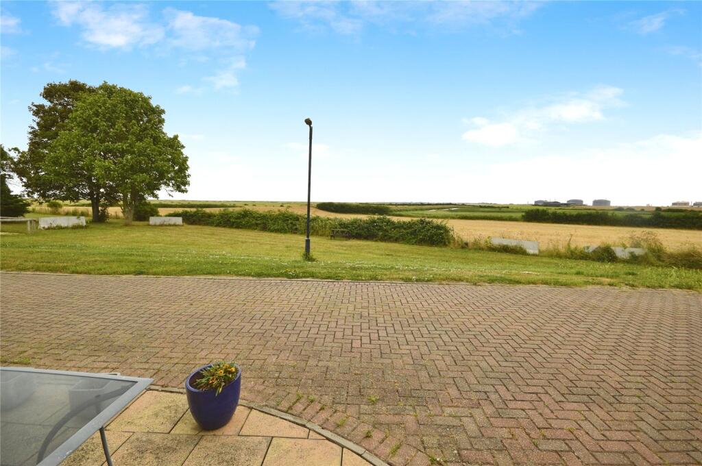 Park End View, Kingsmead Park, Allhallows, Rochester, ME3 photo 2