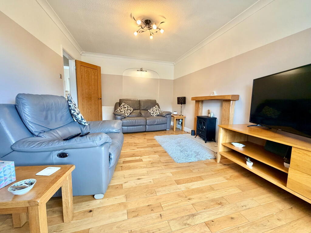 Ivy Farm Close, Barnsley, S71 3EG photo 2