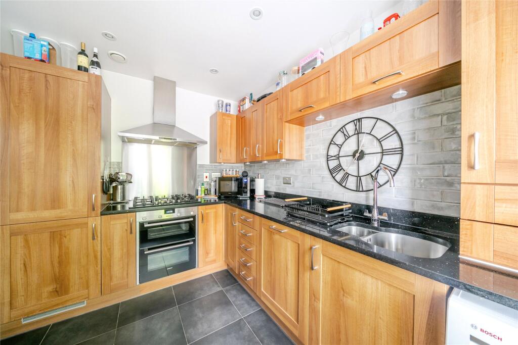 House in Guildford, Ripley - More