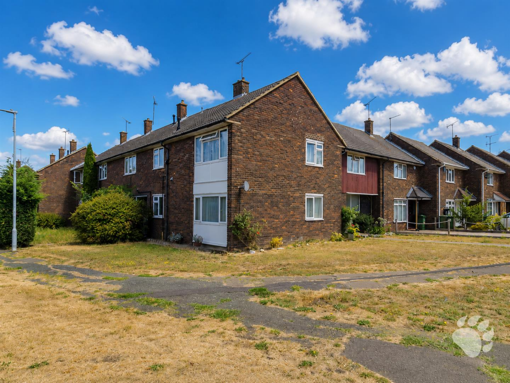 Main image of property: The Knares, Lee Chapel South, SS16