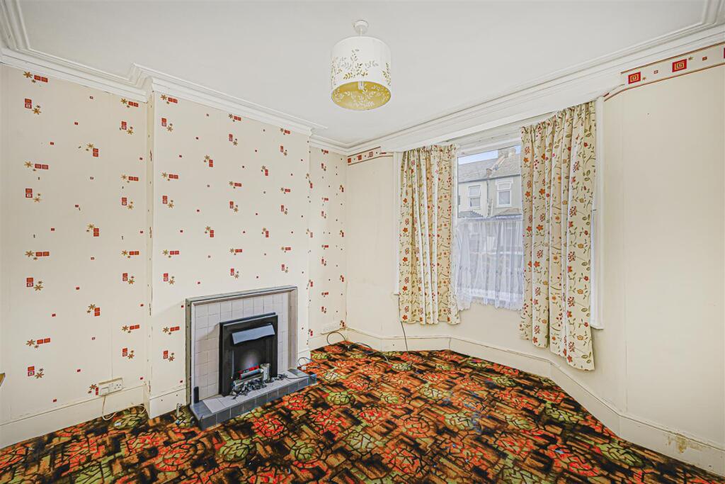 House in London, Upton Park - View 4