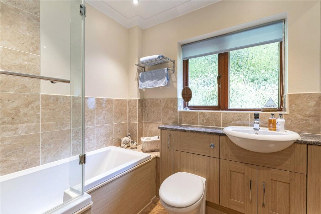 Vicarage Hill, Farnham, GU9 - More