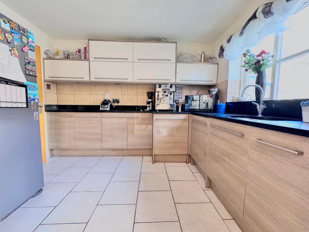 House in Fareham, Whiteley, Locks Heath - More
