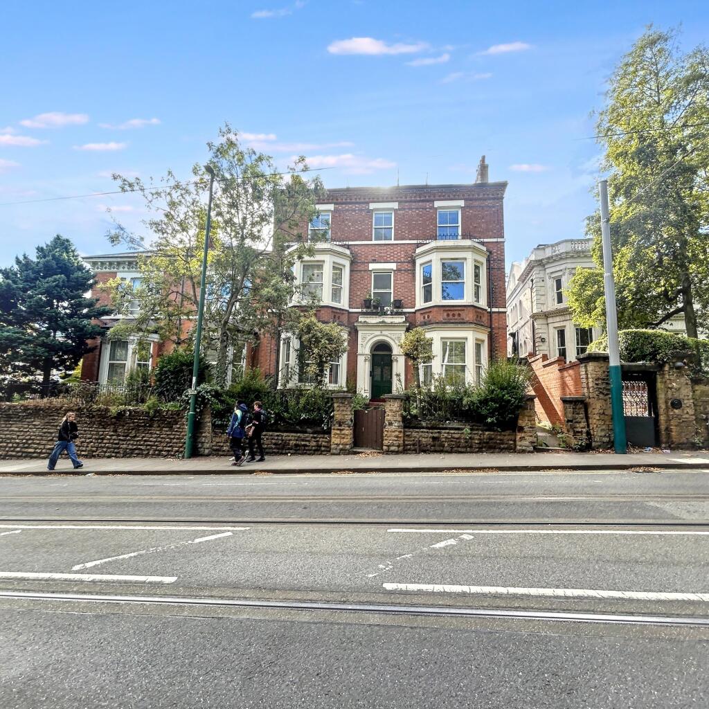 5-bed flat on 7b Waverley Street, Nottingham, Nottinghamshire, NG7, £400,000
