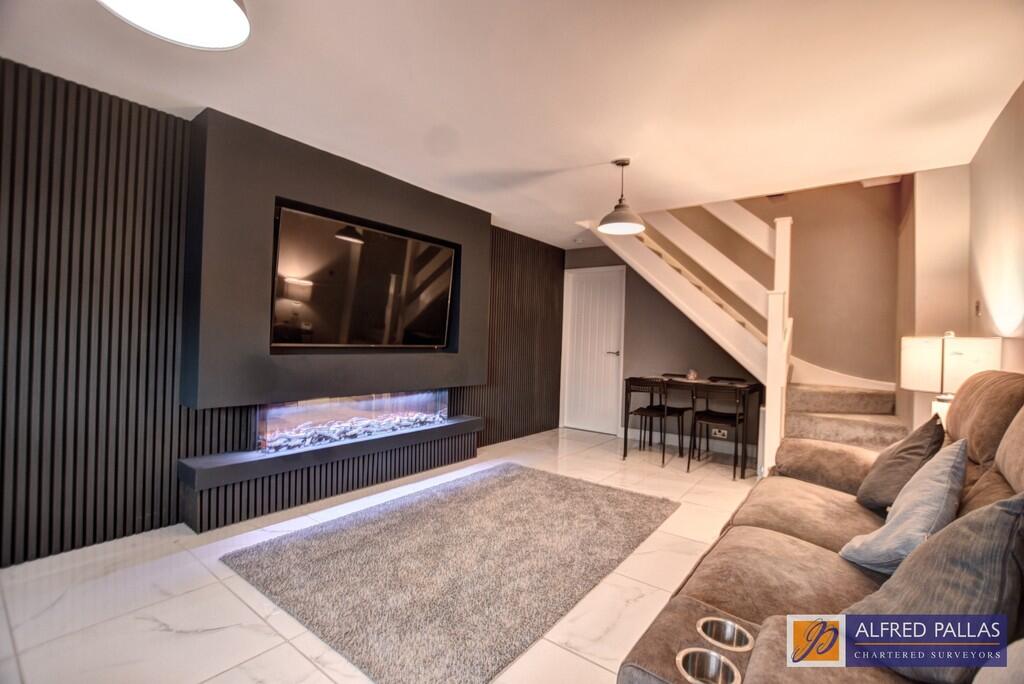 Edgeworth Crescent, Fulwell photo 2