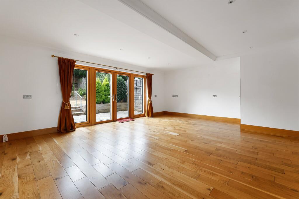 House in Tandridge, Bletchingley - View 2