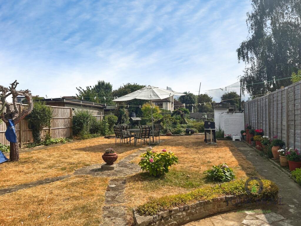 House in Sutton - More