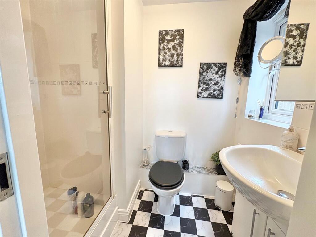 Wintergreen Close, Leigh - View 6