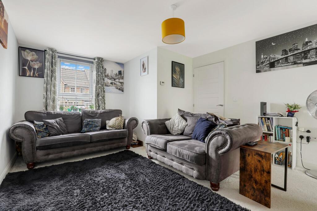 Gum Tree Close, Edwalton, NG12 - View 2