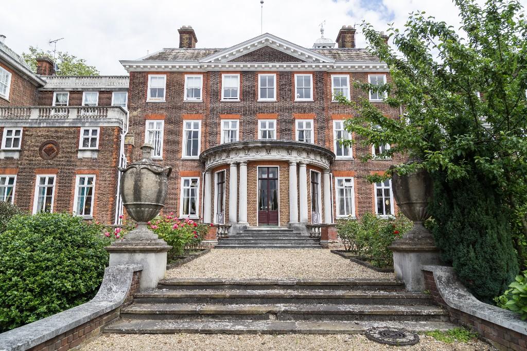 Main image of property: Flat 18, 15 Cannon Hill, London, N14 7DJ