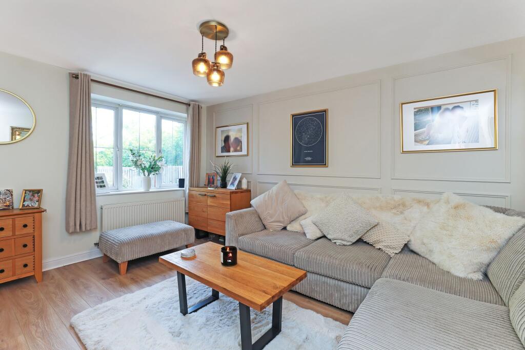 House in Wakefield, Coxley, Sitlington - View 3