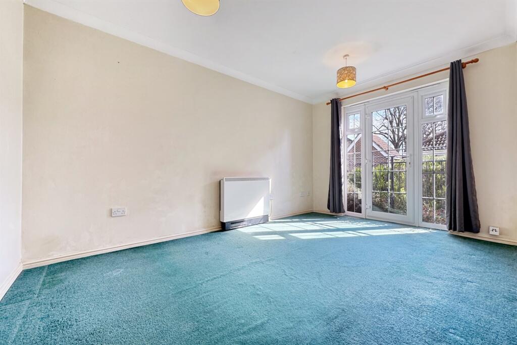 Main image of property: 2 bedroom Ground Floor Flat in Chichester