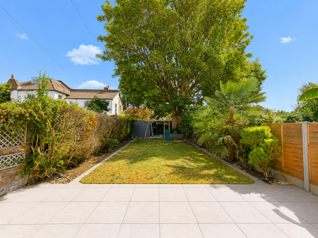 House in Twickenham - More