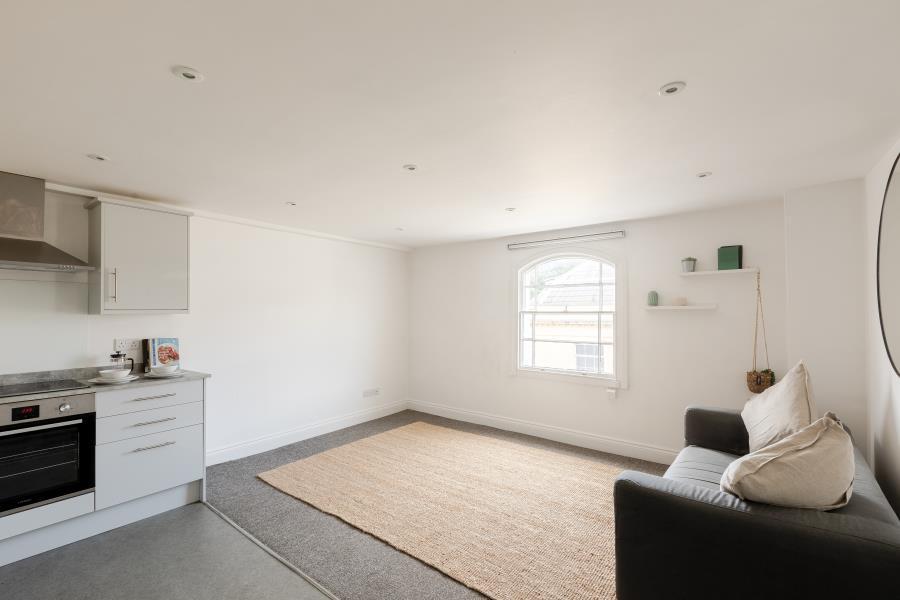 Apartment in Bristol, Clifton Village, Hotwells - View 2