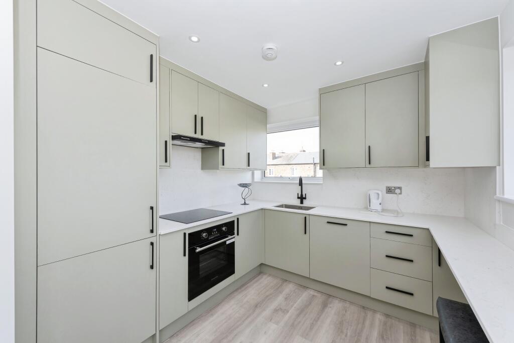 Apartment in Twickenham - View 5