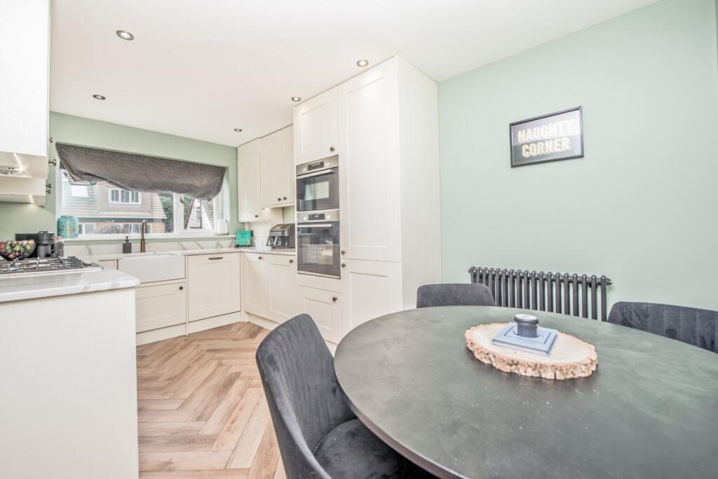 Whinmore Gardens, Gomersal, Cleckheaton, West Yorkshire, BD19 photo 4