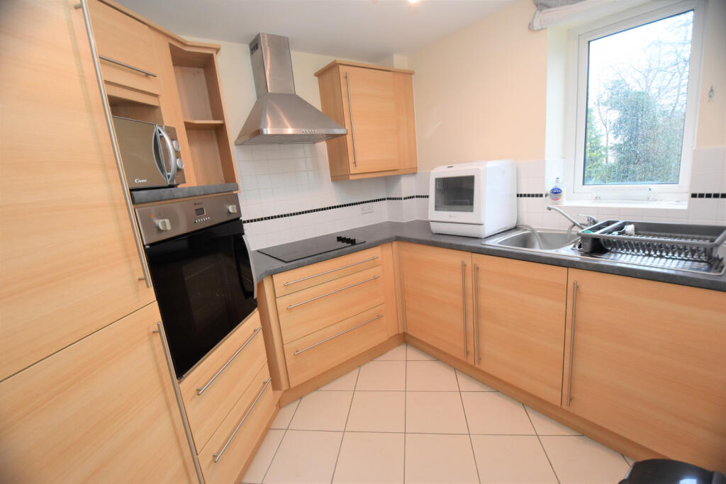Oakfield Court, Crofts Bank Road, Urmston M41 photo 4