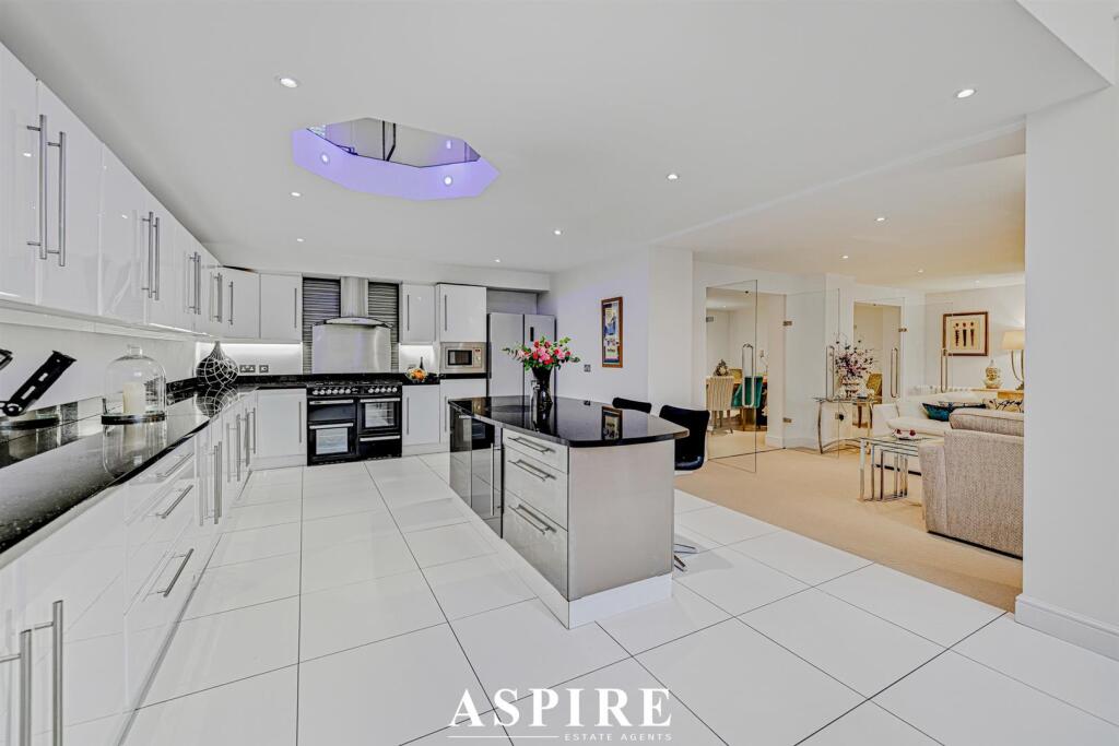 Video Presentation Inside - Uplands Park Road, Rayleigh photo 4