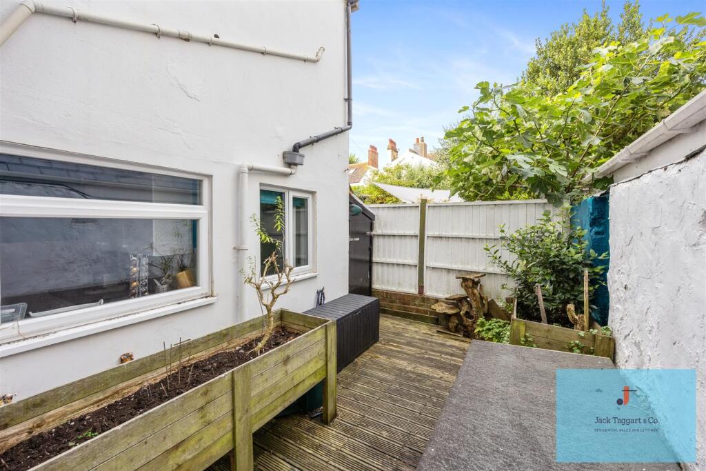 Westbourne Gardens, Hove photo 2