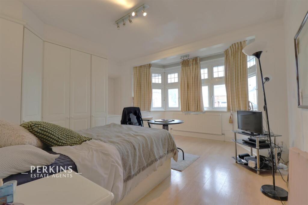 House in Harrow - View 5