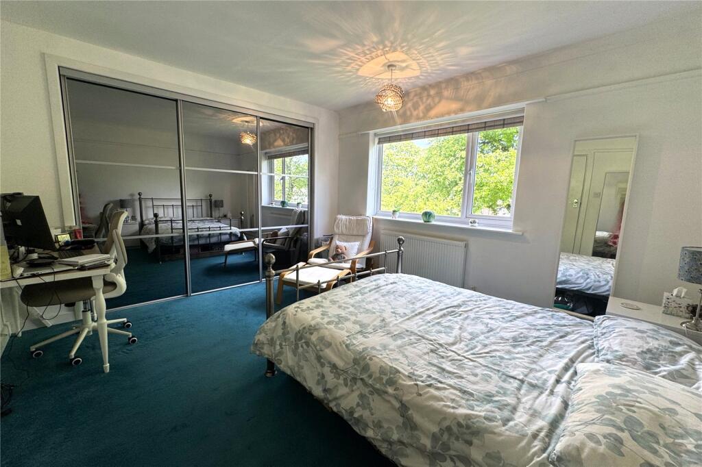Alexandra Road, Farnborough, Hampshire, GU14 photo 4