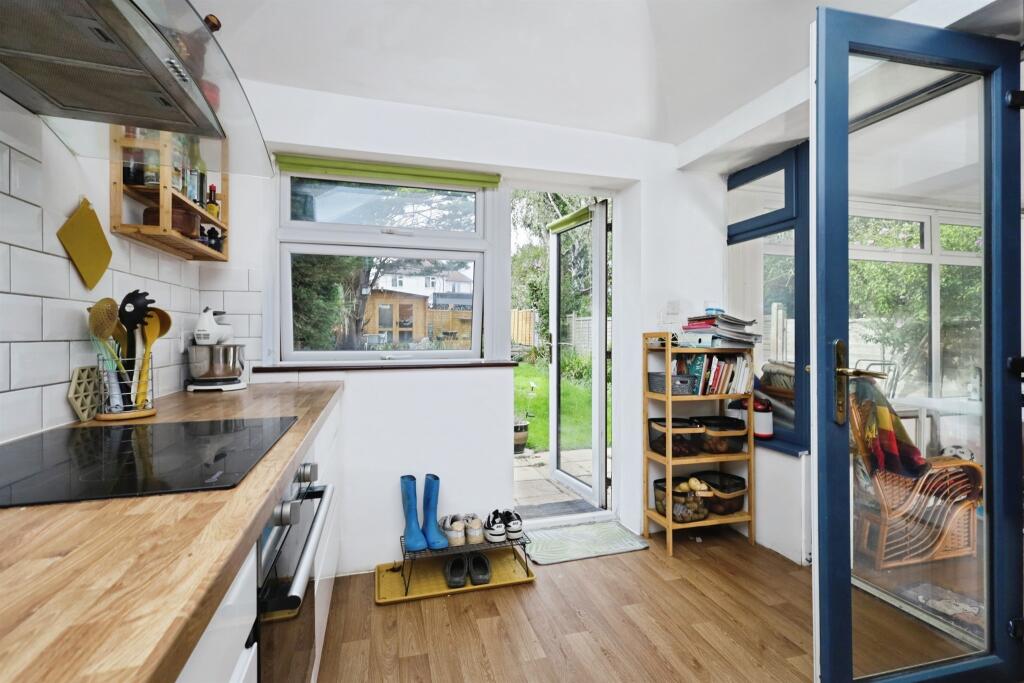 Brodrick Road, Eastbourne photo 3