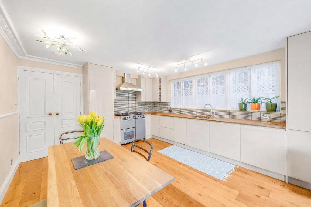 House in London - View 3