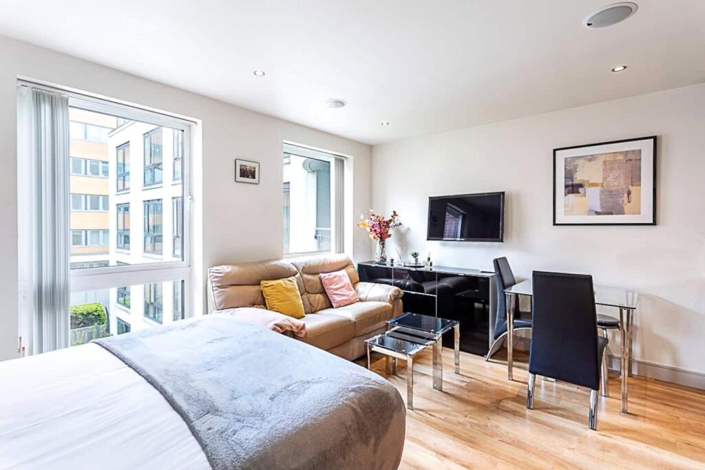 Studio flat for rent
