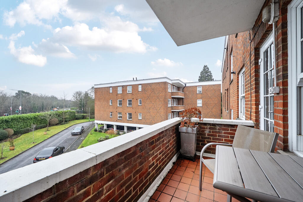 Bulstrode Court, Gerrards Cross, Buckinghamshire photo 4