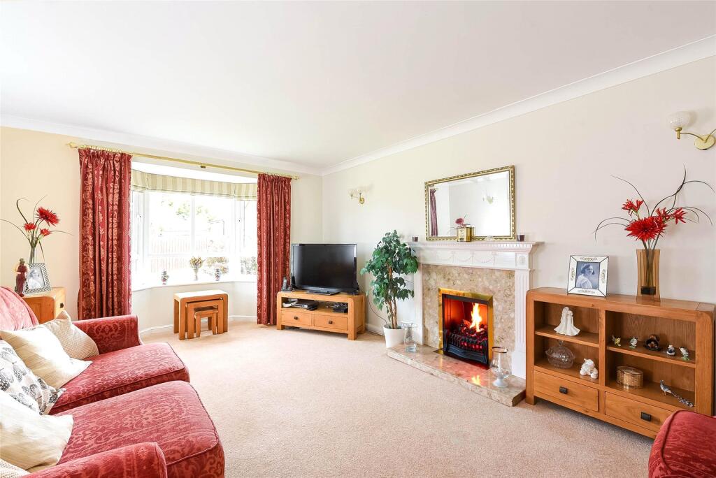Cherry Leys, Steeple Claydon, Buckinghamshire, MK18 photo 4