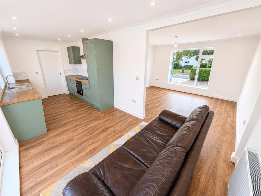Welland Vale Road, Corby photo 3