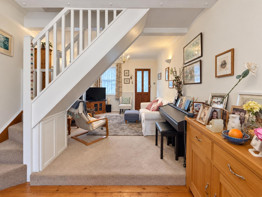 House in Twickenham - More