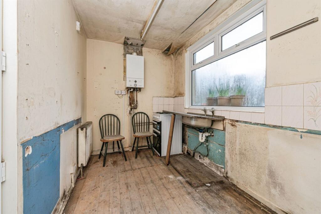 90 Dewhurst Road, Huddersfield, HD2 1BW photo 3