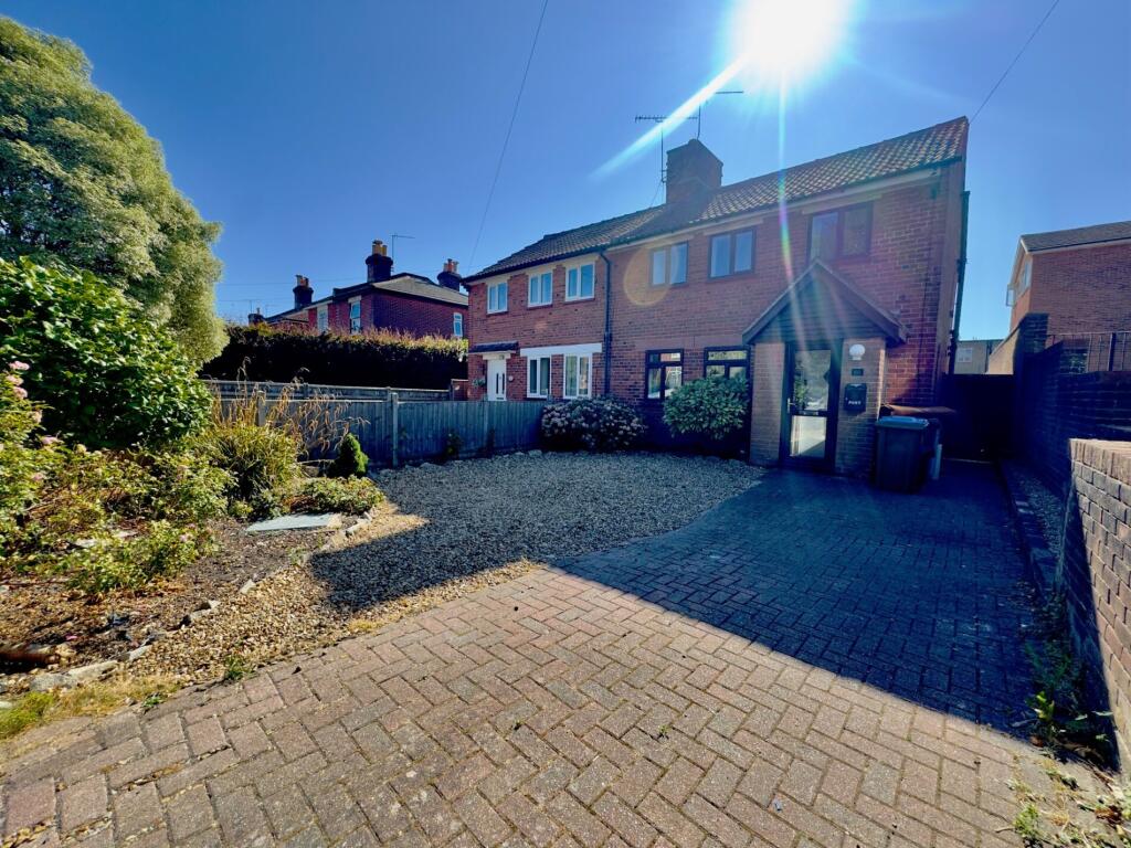 Main image of property: Roselands Gardens, Highfield, Southampton, SO17 1QJ