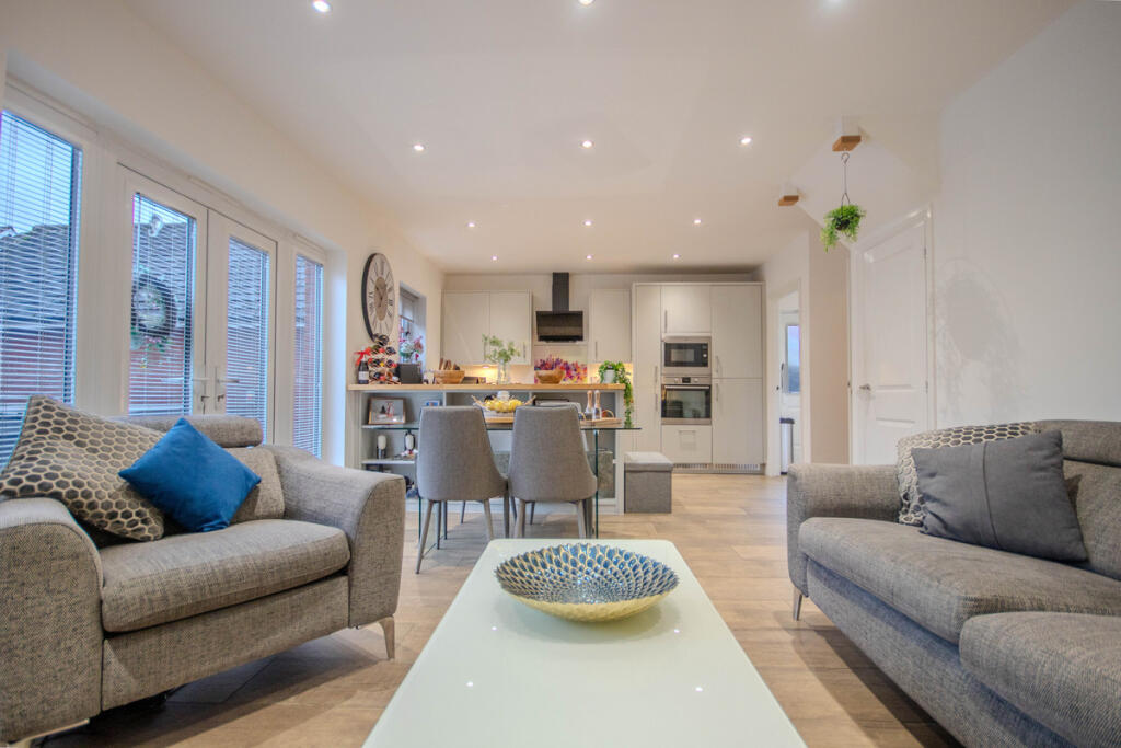 Gerddi'r Afon, Bridgend, CF32 photo 4